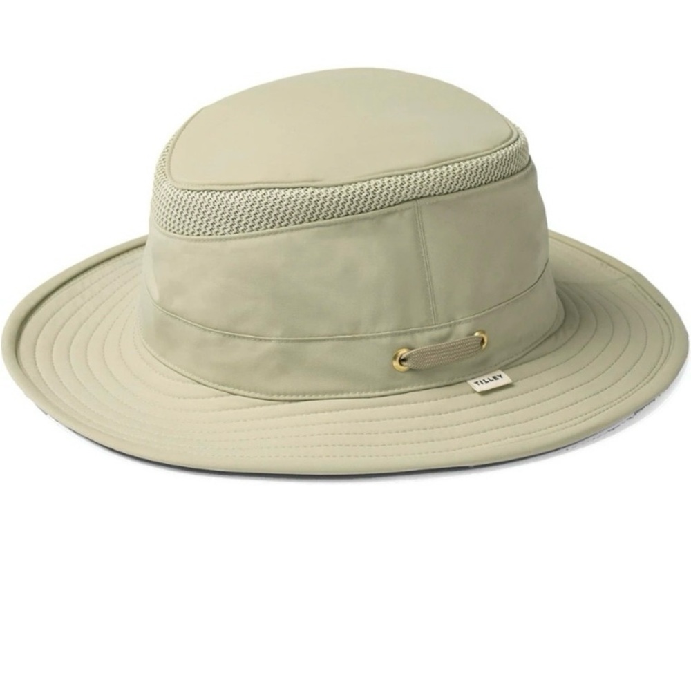 The Tilley Airflo mesh hat. 🤎